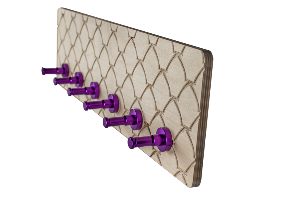 Planche murale avec crochets