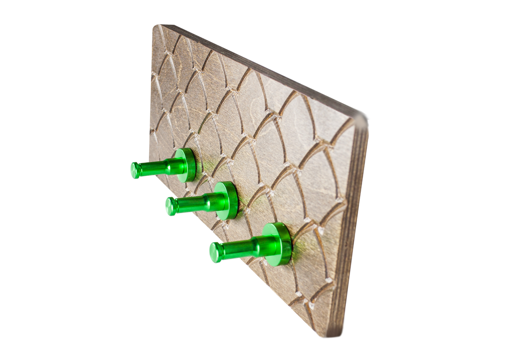 Planche murale avec crochets