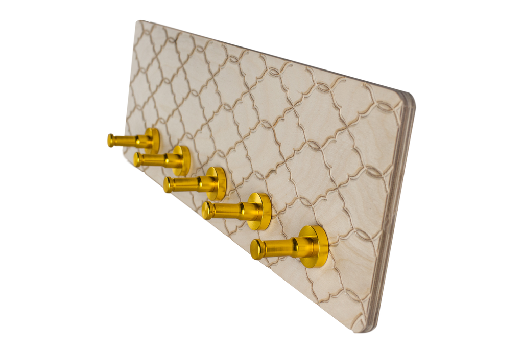 Planche murale avec crochets